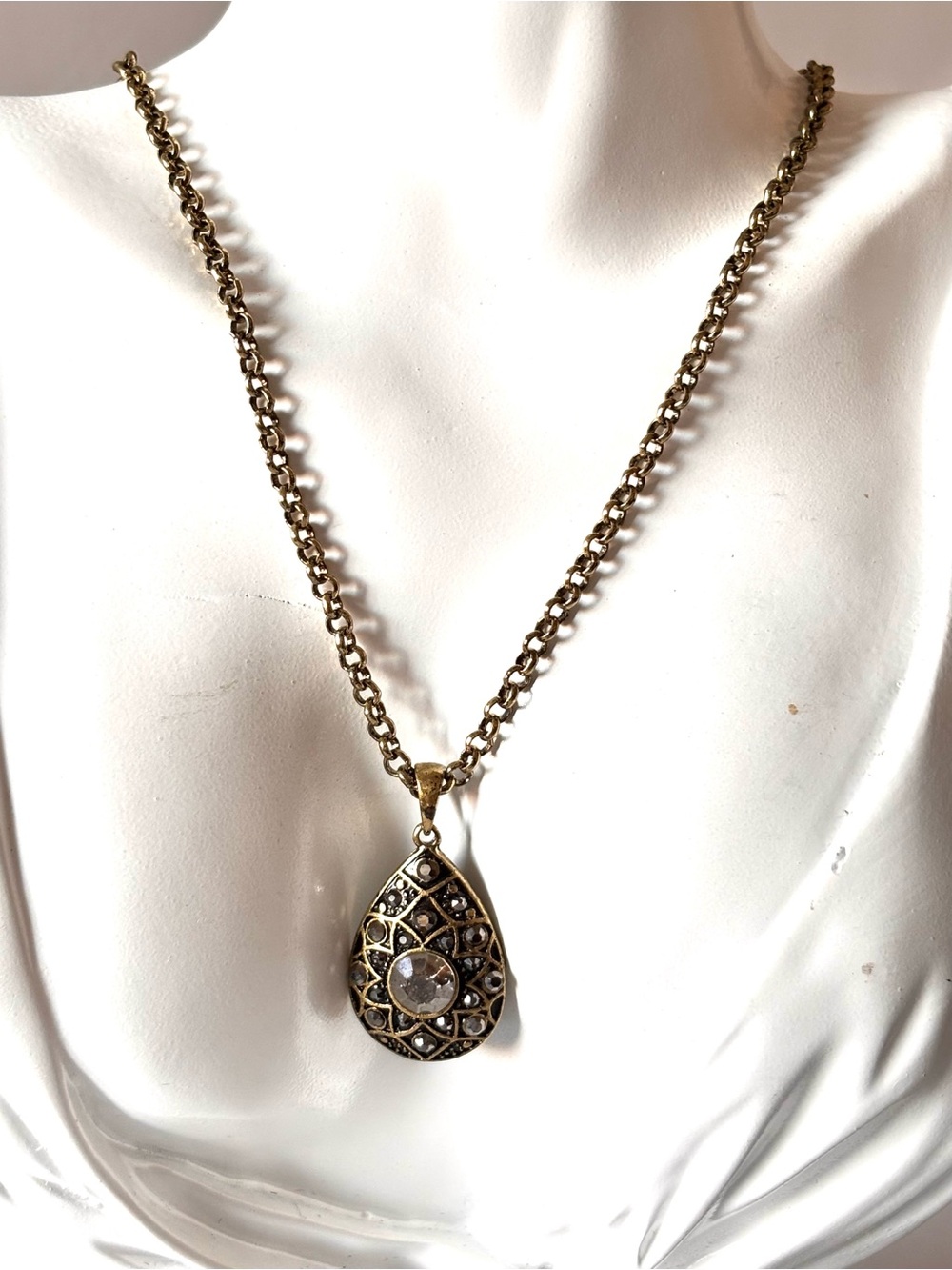 Vintage Avon Infinite Stars GV9 Tear Drop Rhinestones necklace